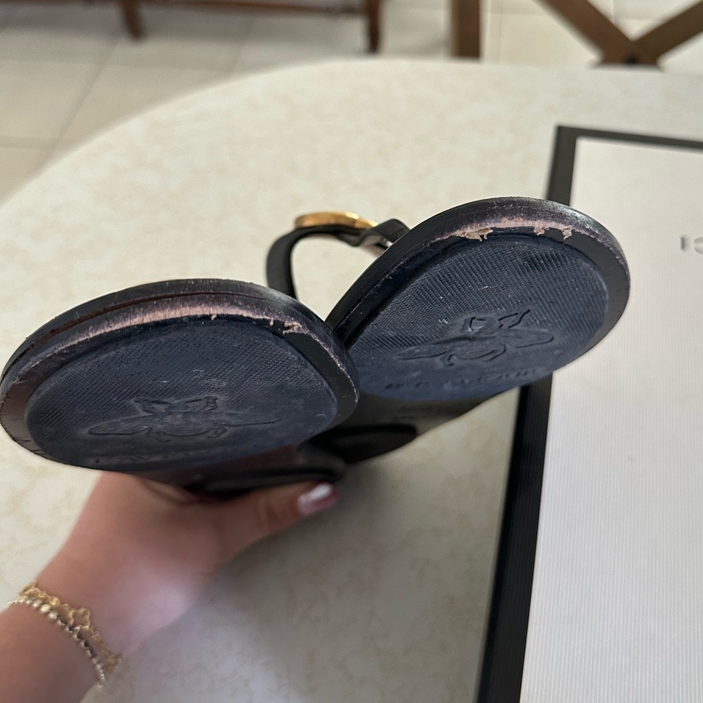 Gucci Leather Thong Sandal with Double G - Picture 7 of 7